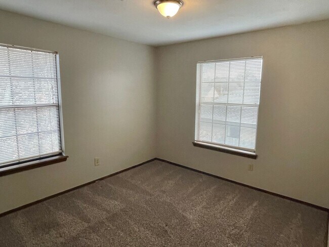 Building Photo - Oversized Three Bedroom Near Lake Hefner!!