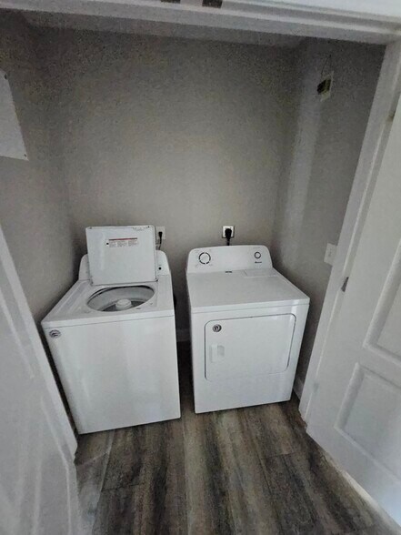 Building Photo - 315 Twisted Oak Dr NW