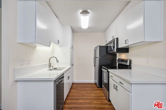 Building Photo - 348 Miraleste Dr