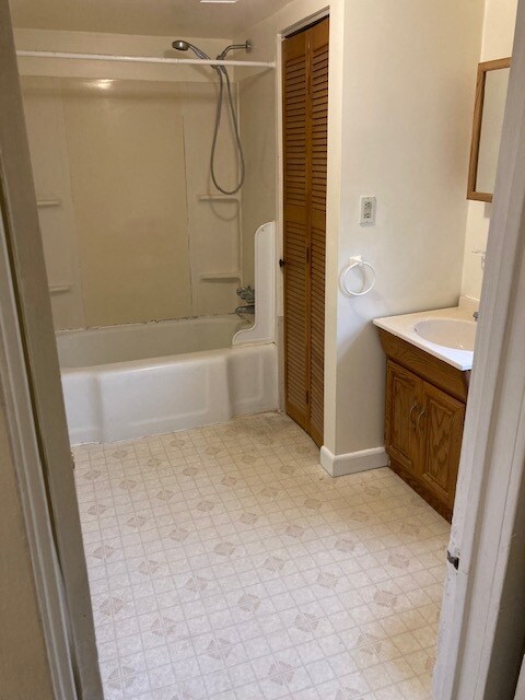 Bath - 1200 Gravel Pike