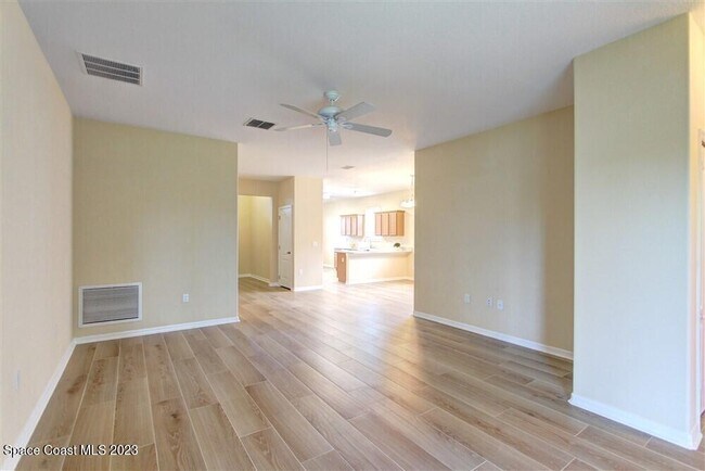 Building Photo - 5834 Trieda Dr