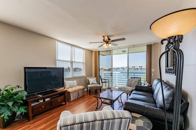 Building Photo - 6081 Bahia Del Mar Cir N