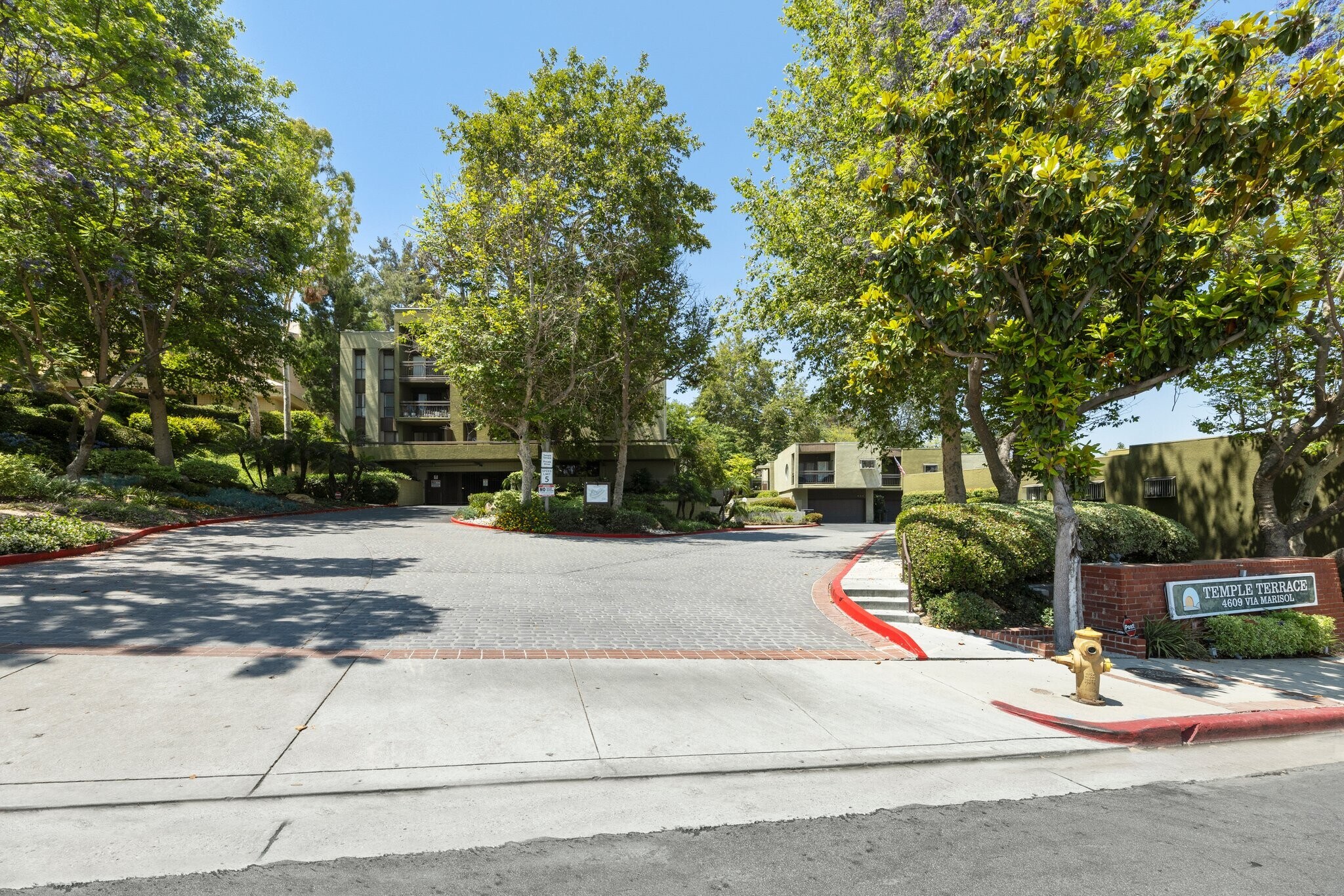 Building Photo - 898 Temple Ter