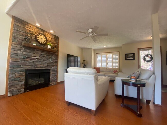 Building Photo - * River Views - Downtown Morgantown - 3 Be...