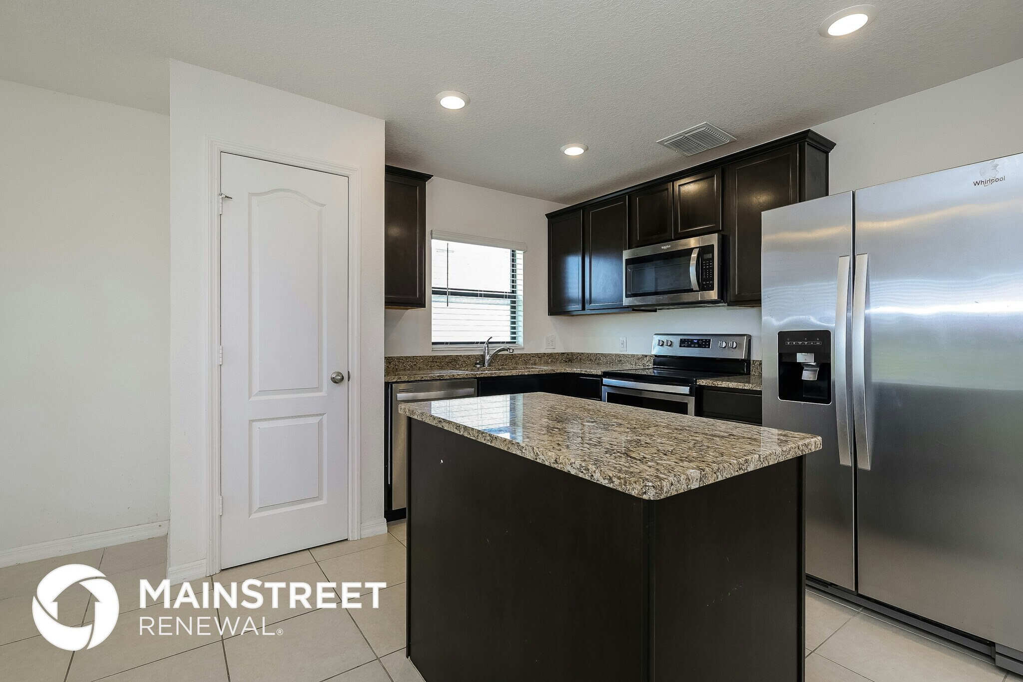 Building Photo - 1499 Swan Lake Cir