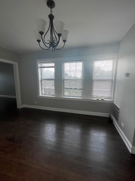 Building Photo - 12 E 112th St