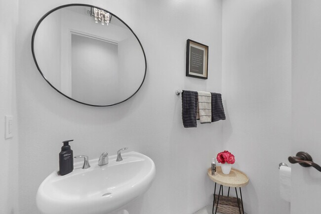 Building Photo - 267 Loch Lomond Rd