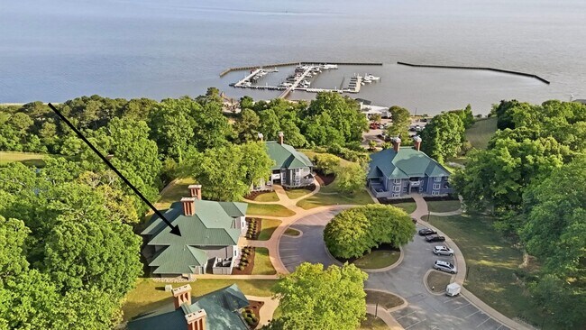 Building Photo - Resort Style Living - KINGSMILL (Graves Ordinary)