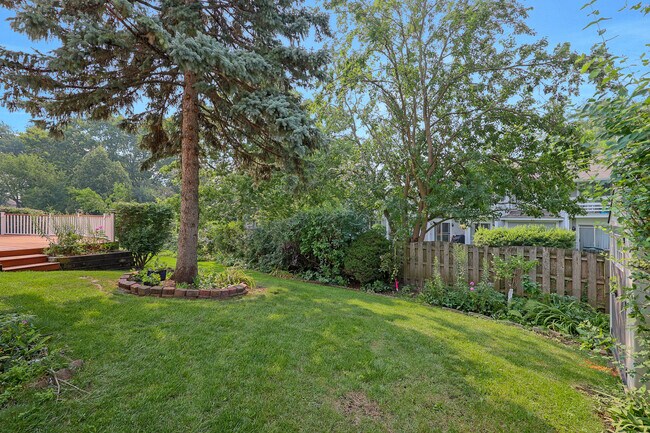 Building Photo - 1356 Larchmont Dr