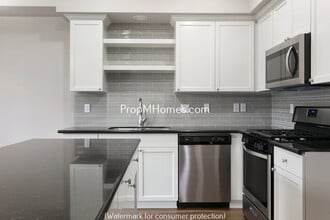 Building Photo - Stunning Craftsmanship In this Three Bedroom Townhome In Damascus!