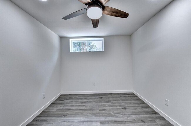 Building Photo - 6085 Glenridge Dr