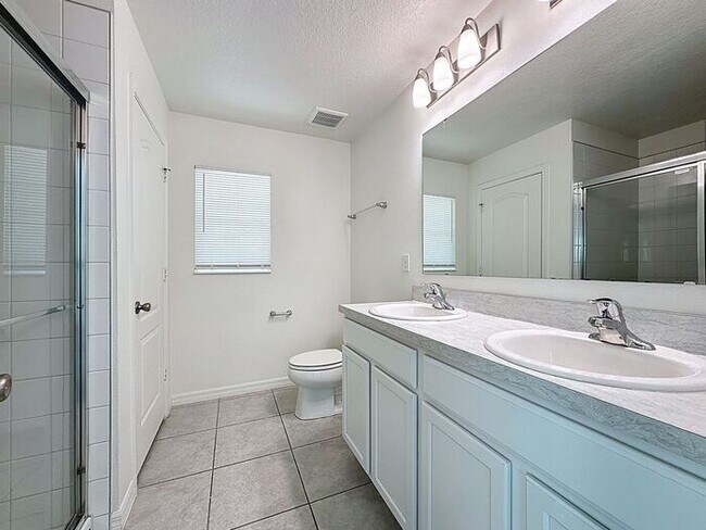 Building Photo - LIKE NEW HOME IN PRESERVATION POINT, Davenport