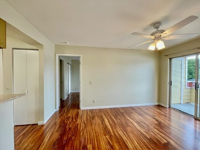 Building Photo - Updated 1 bedroom / 1 bath Condo with Amenities!