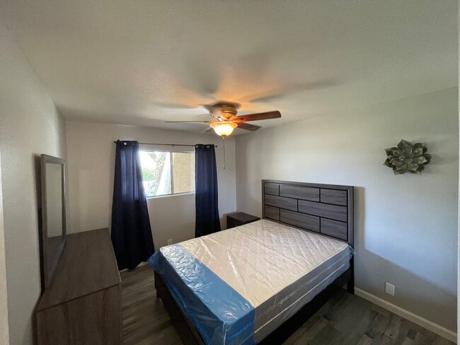 Building Photo - 420 N Villa Ct