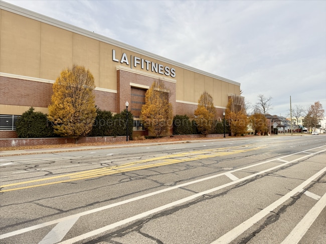 Building Photo - Modern 2-Bedroom Condo Near Everything in Downtown Royal Oak