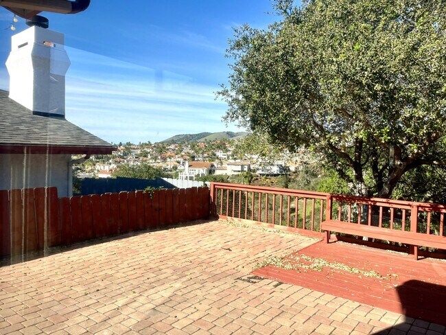 Building Photo - Charming 2-story home in Pismo Beach