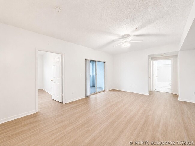 Building Photo - 5056 Lantana Rd