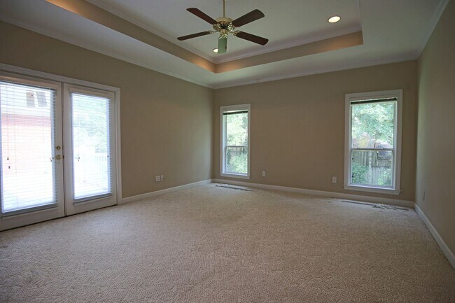 Building Photo - 212 North Cir