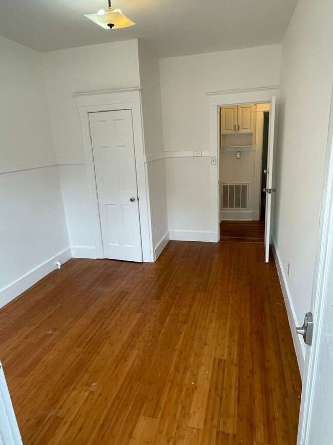 Building Photo - Huge 4BD/2.5BA with Sunroom and Backyard