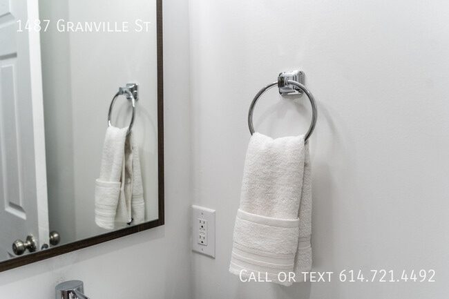 Building Photo - 1487 Granville St