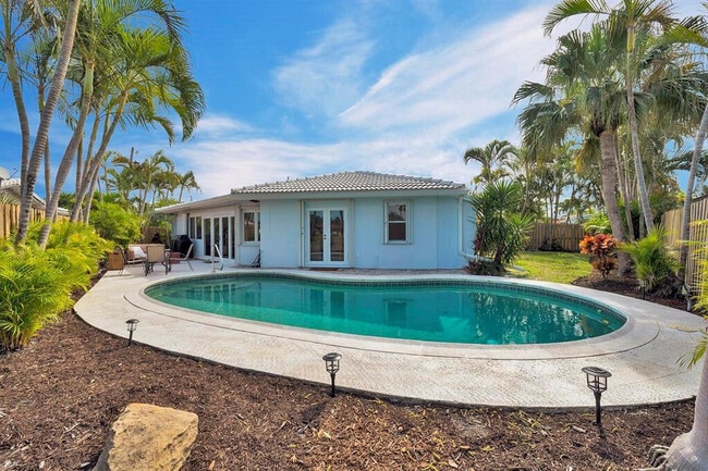 Building Photo - 999 SE 6th Terrace