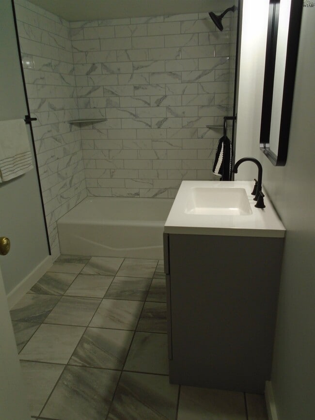 Building Photo - 2306 Garfield St