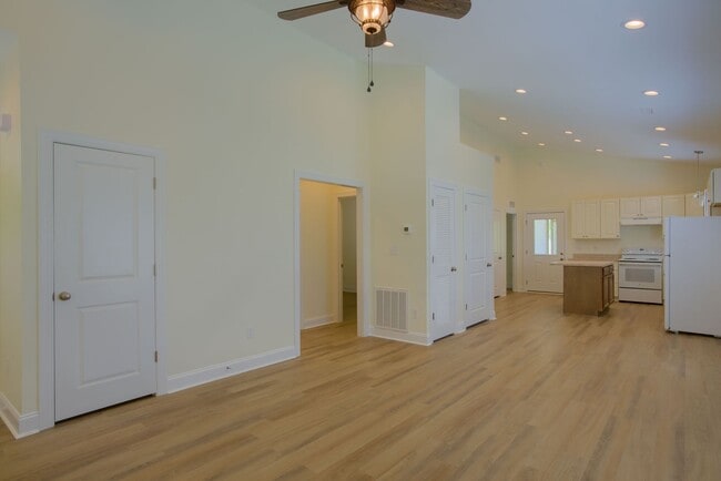 Building Photo - 515 Peru Rd