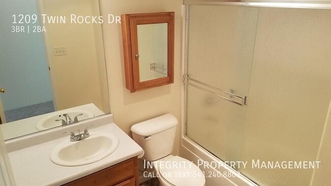 Building Photo - 1209 Twin Rocks Dr