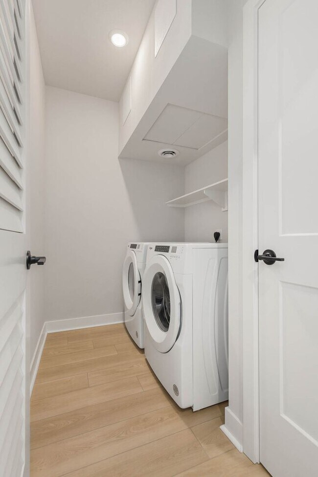 Building Photo - 6901 NE 184th Ln