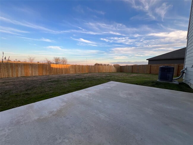 Building Photo - 509 Riverdale Dr