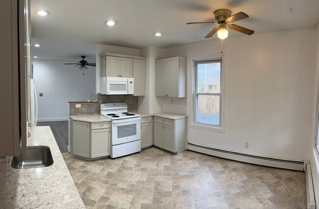 Building Photo - 120 Maltby St