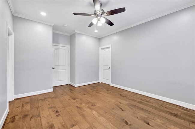 Building Photo - 210 Breezy Way