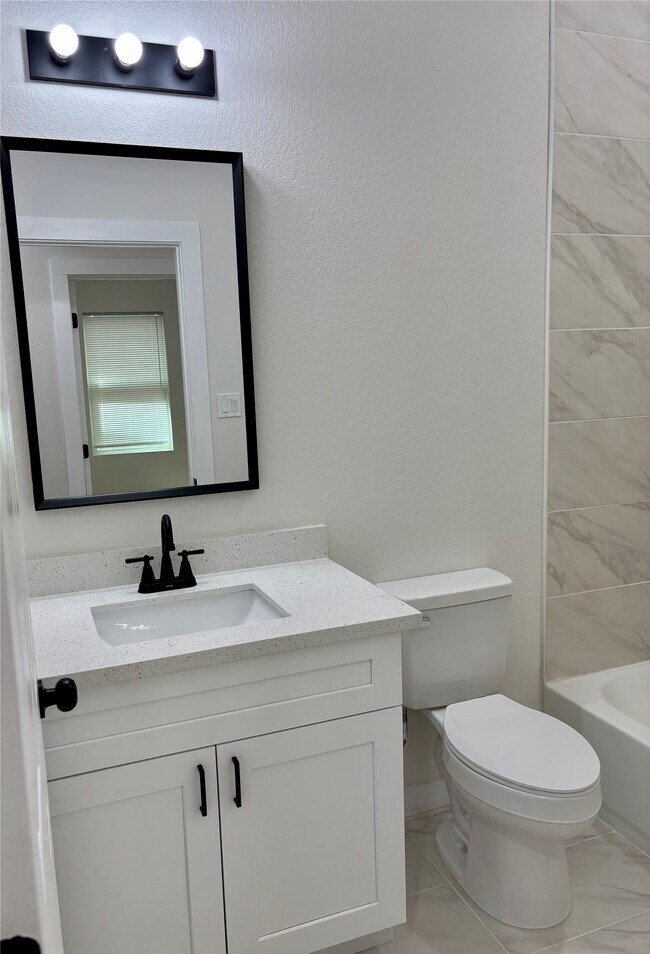 Building Photo - 9711 Pelsey St