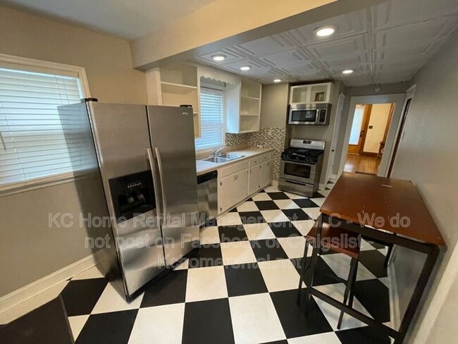 Building Photo - 3554 Genessee St