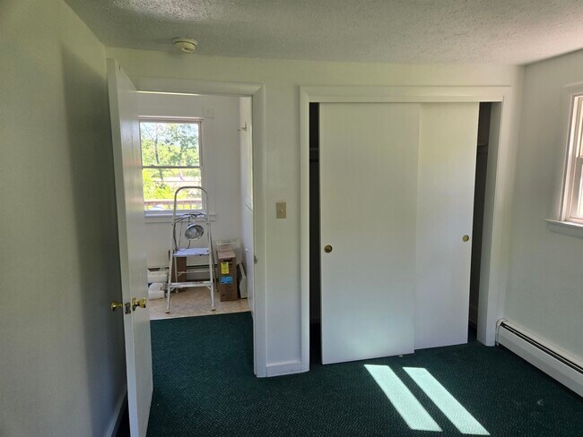 Building Photo - 1092 New Hampshire Rte 175