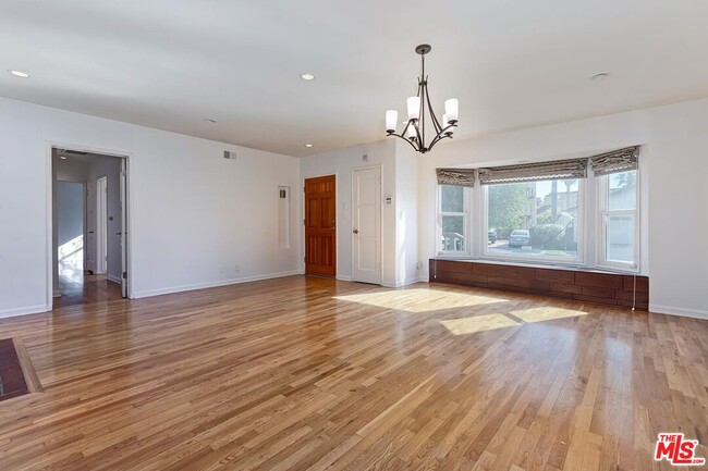 Building Photo - 10849 Arizona Ave