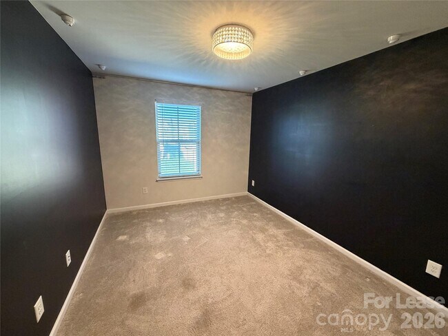 Building Photo - 318 Willow Wood Ct