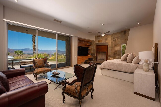 Building Photo - 9 Rockcrest