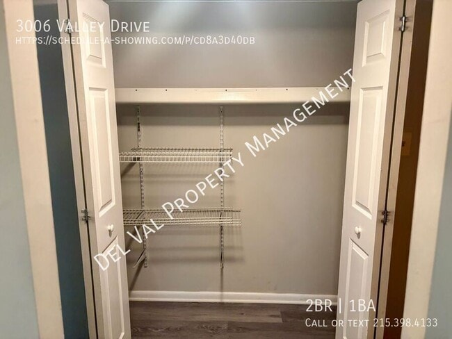 Building Photo - 3006 Valley Dr
