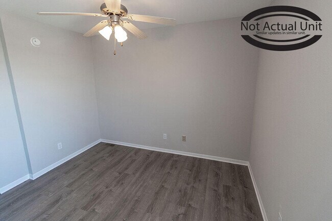 Building Photo - 5000 Derby Ridge Dr