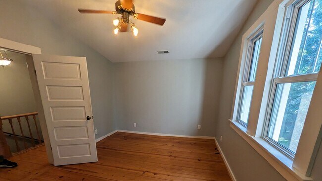 Building Photo - 1540 Yadkinville Rd