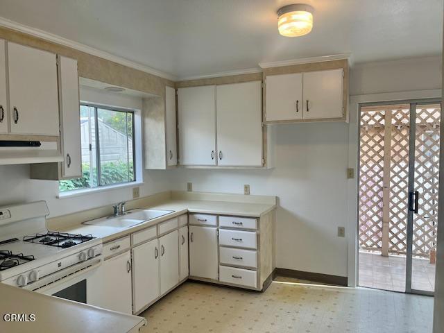 Building Photo - 544 Saratoga St