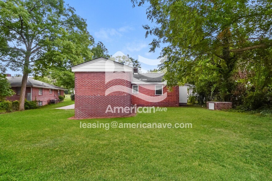 Building Photo - 205 Bowling Ave