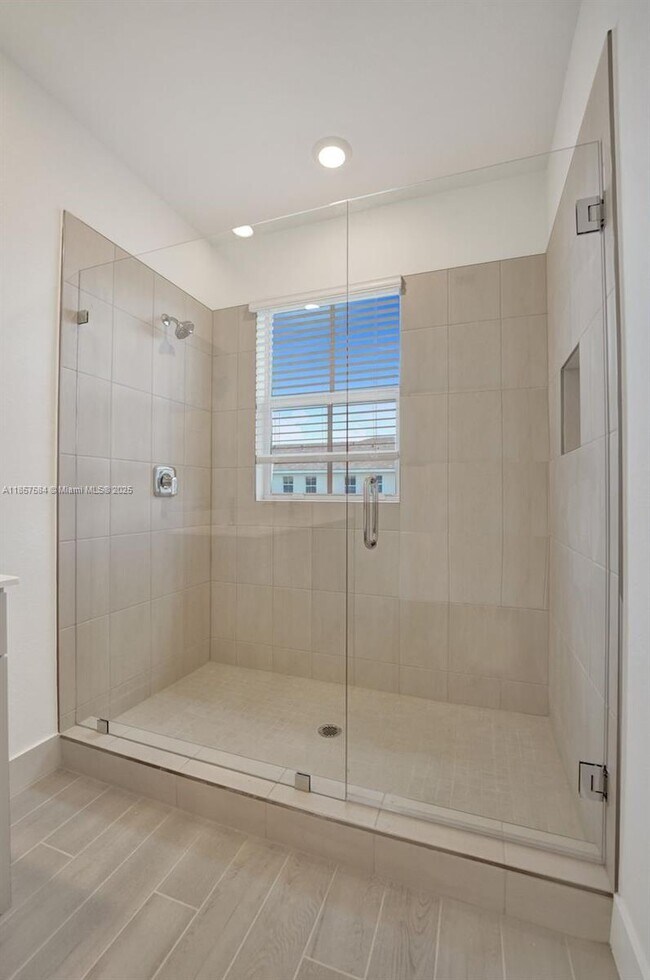 Building Photo - 133 SW 171st Ave