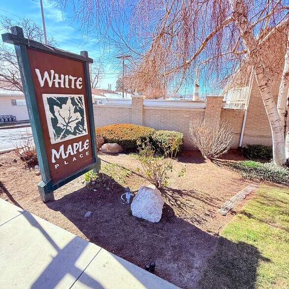 Building Photo - 886 Maple Crest Ct