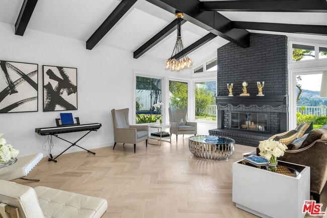 Building Photo - 2324 Banyan Dr