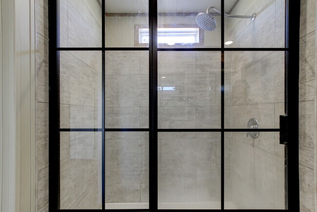 Building Photo - 5233 Clarksville Rd