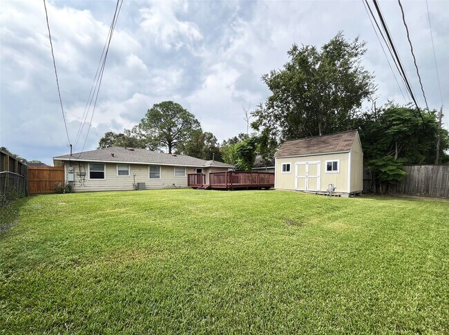 Building Photo - 8625 Dunlap St