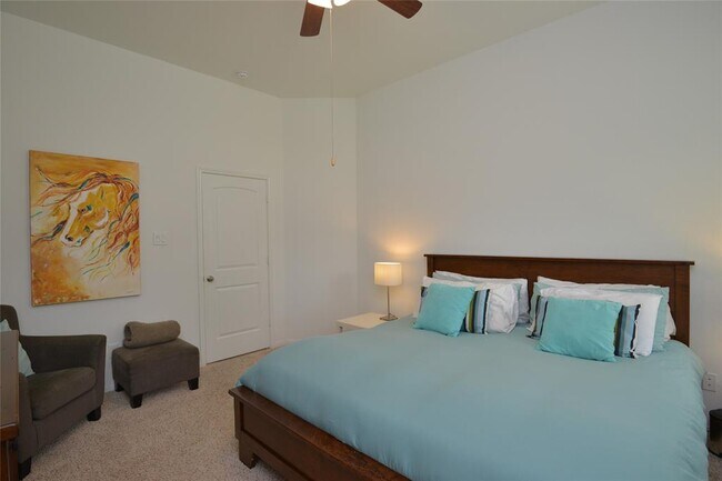 Building Photo - 18918 Cove Pointe Dr