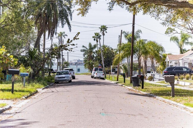 Building Photo - 418 Lebeau St